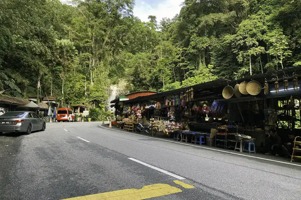 Tapah route to Cameron Highlands with roadside stalls near Lata Iskandar waterfall