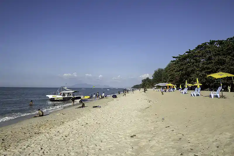 Batu Ferringhi beach in Penang, a relaxed coastal area suited to a slower final day in a 5–7 day Malaysia itinerary