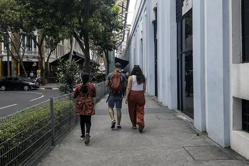kuala-lumpur-sidewalk-walking.webp
